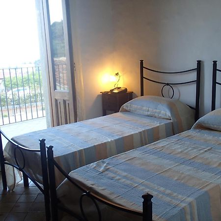 Patitiri Guest House Santa Teresa Di Riva Room photo